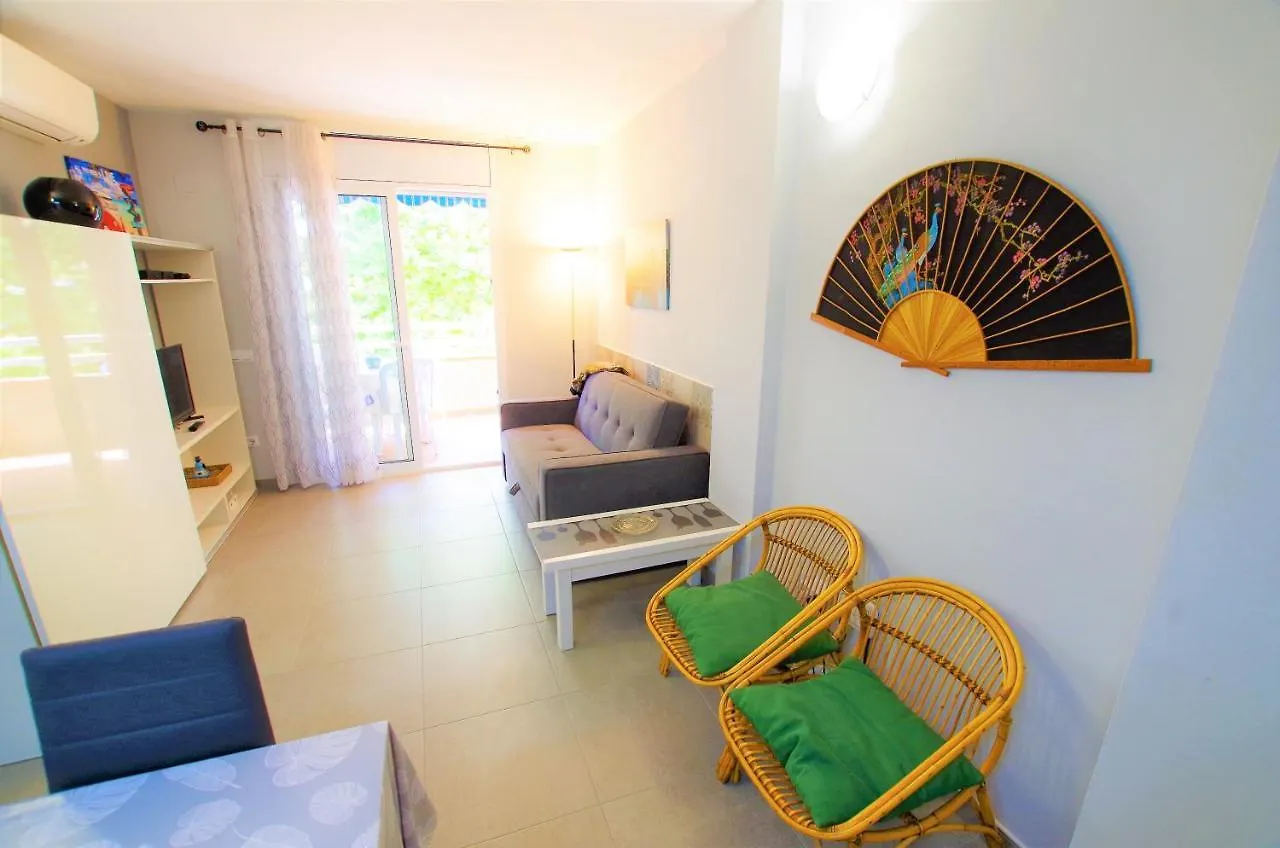 V&V LLORET- APARTAMENTO BLANC con piscina comunitaria, aire acondicionado, ideal familias Lloret de Mar