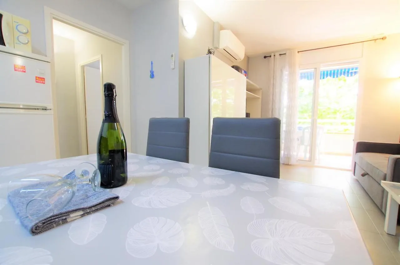 V&V LLORET- APARTAMENTO BLANC con piscina comunitaria, aire acondicionado, ideal familias Lloret de Mar