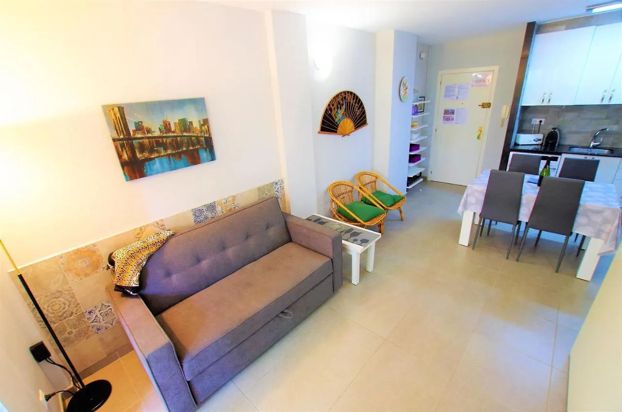 V&V LLORET- APARTAMENTO BLANC con piscina comunitaria, aire acondicionado, ideal familias Lloret de Mar