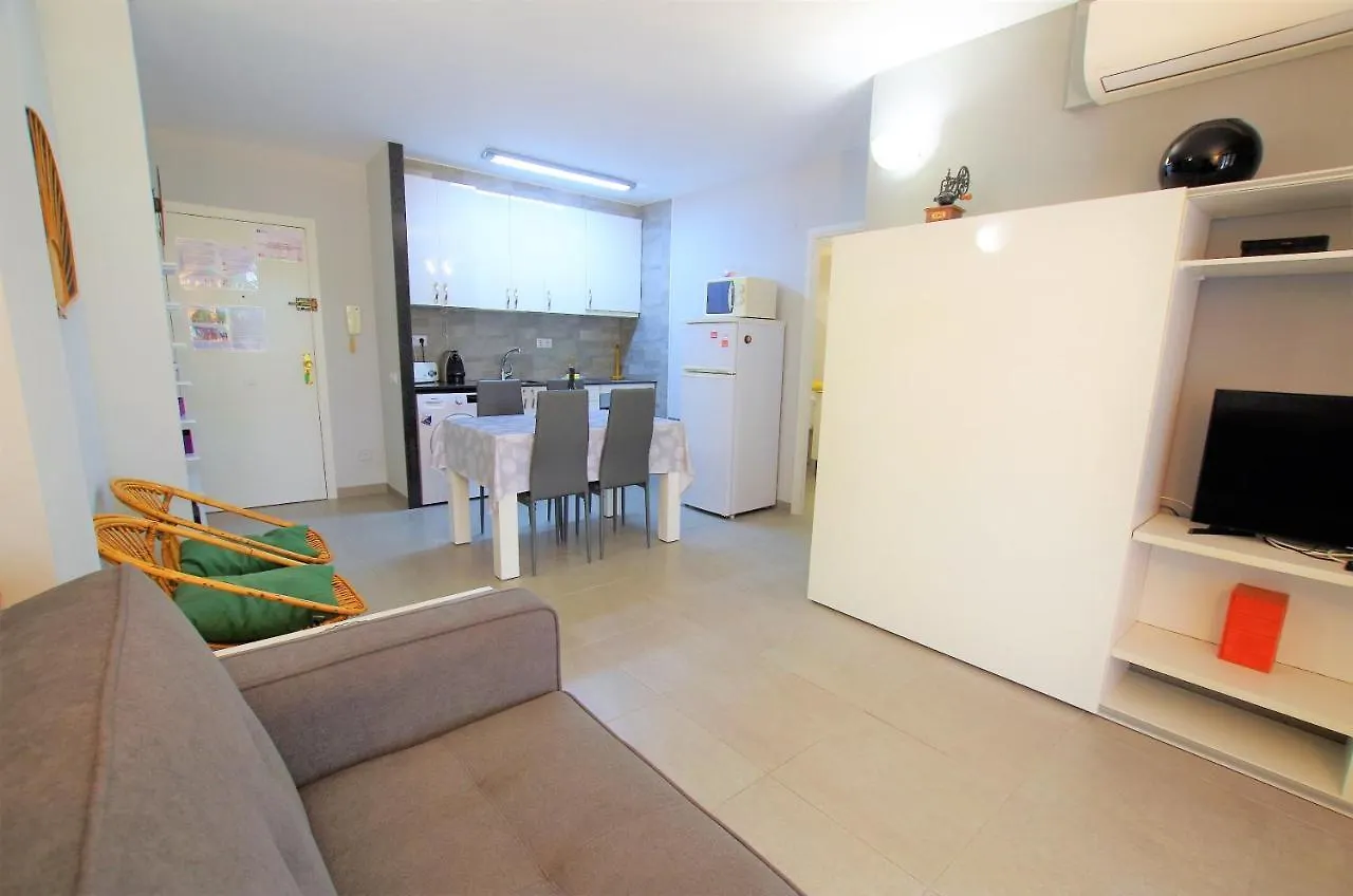 V&V LLORET- APARTAMENTO BLANC con piscina comunitaria, aire acondicionado, ideal familias Lloret de Mar