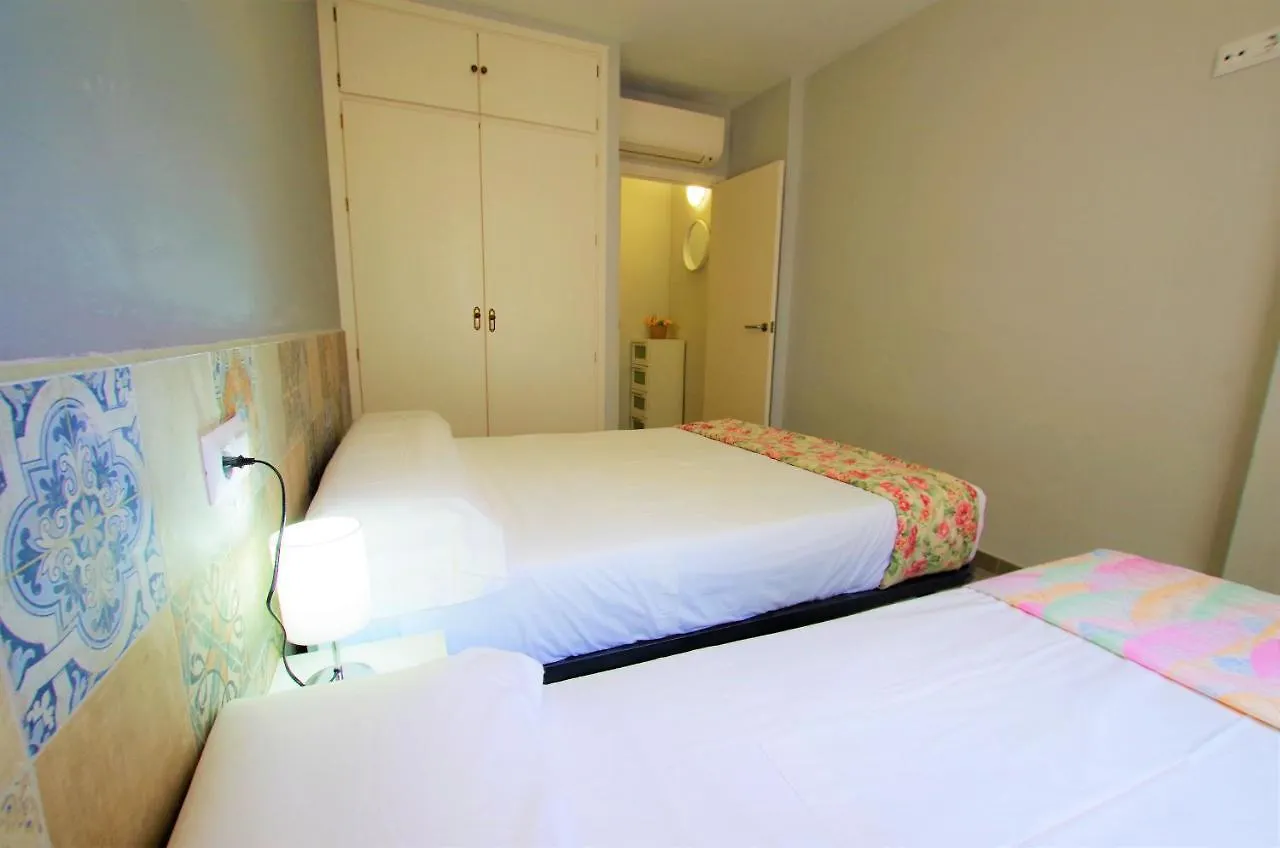 V&V LLORET- APARTAMENTO BLANC con piscina comunitaria, aire acondicionado, ideal familias Lloret de Mar 0*,  España