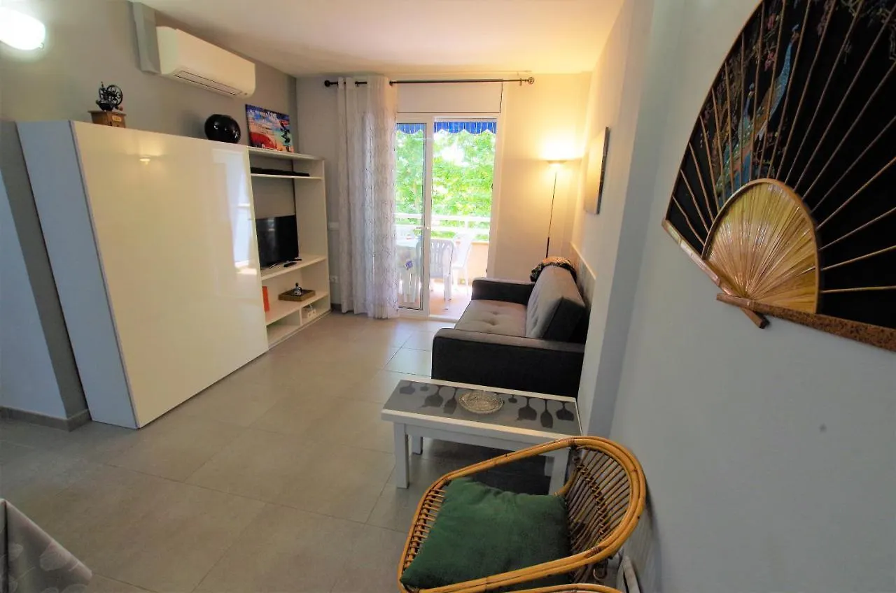 V&V LLORET- APARTAMENTO BLANC con piscina comunitaria, aire acondicionado, ideal familias Lloret de Mar 0*,  España